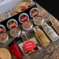 Kit premium para ahumar ron con Ron Viejo de Caldas Esencial, Roble Blanco y Tradicional. Incluye ahumador, soplete, astillas aromáticas y estuche personalizable.