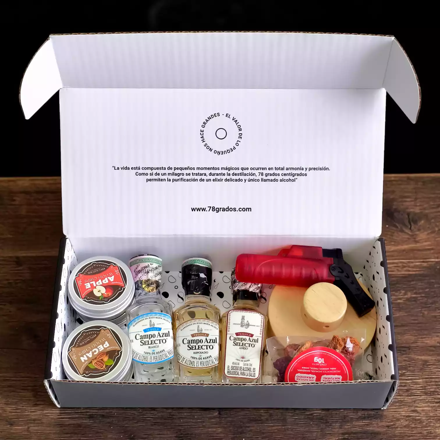 Kit para ahumar tequila Campo Azul Selecto con 3 mini botellas DE 50mL Blanco, Reposado y Añejo. Incluye ahumador, soplete, astillas aromáticas y estuche premium personalizable.