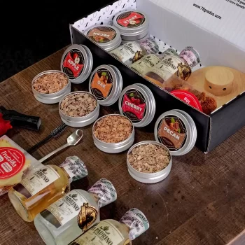 Kit premium para ahumar tequila con El Padrino Blanco, Reposado y Añejo. Incluye ahumador, soplete, astillas aromáticas, frutas deshidratadas y estuche personalizable.