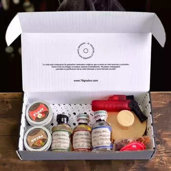 Descubre el Kit para Ahumar Tequila General Díaz Colección de Honor. Incluye tequila Blanco, Reposado y Añejo, ahumador, soplete y caja premium personalizada.