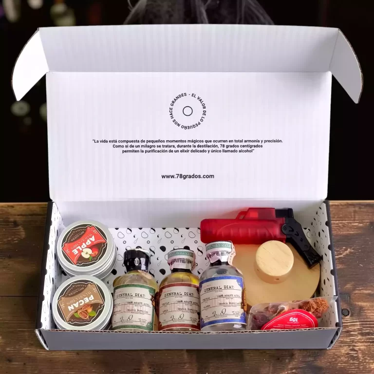 Descubre el Kit para Ahumar Tequila General Díaz Colección de Honor. Incluye tequila Blanco, Reposado y Añejo, ahumador, soplete y caja premium personalizada.