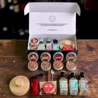 Descubre el Kit para Ahumar Tequila Nock con tequila Blanco, Reposado y Añejo. Incluye ahumador, soplete, astillas aromáticas y caja premium personalizada.