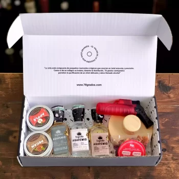 Kit premium para ahumar tequila con Agavemio Blanco, Reposado y Añejo. Incluye ahumador, soplete, astillas aromáticas, frutas deshidratadas y estuche personalizable.