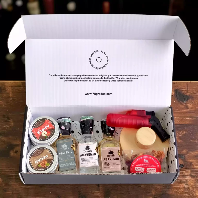 Kit premium para ahumar tequila con Agavemio Blanco, Reposado y Añejo. Incluye ahumador, soplete, astillas aromáticas, frutas deshidratadas y estuche personalizable.