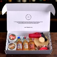 Kit para ahumar whisky Chivas Regal con mini botellas, soplete, ahumador, astillas aromáticas y estuche premium personalizable. El regalo perfecto para amantes del whisky.